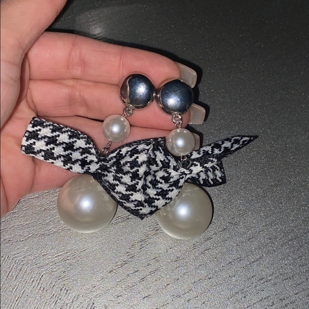 Costume pearl earrings